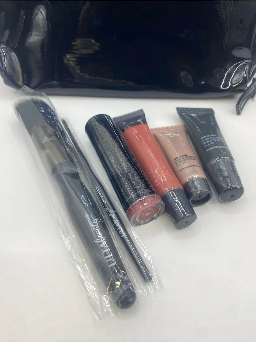 ULTA Beauty 7-Piece Makeup Lot Set w/ Cosmetic‎ Bag Brushes Lipstick Primers